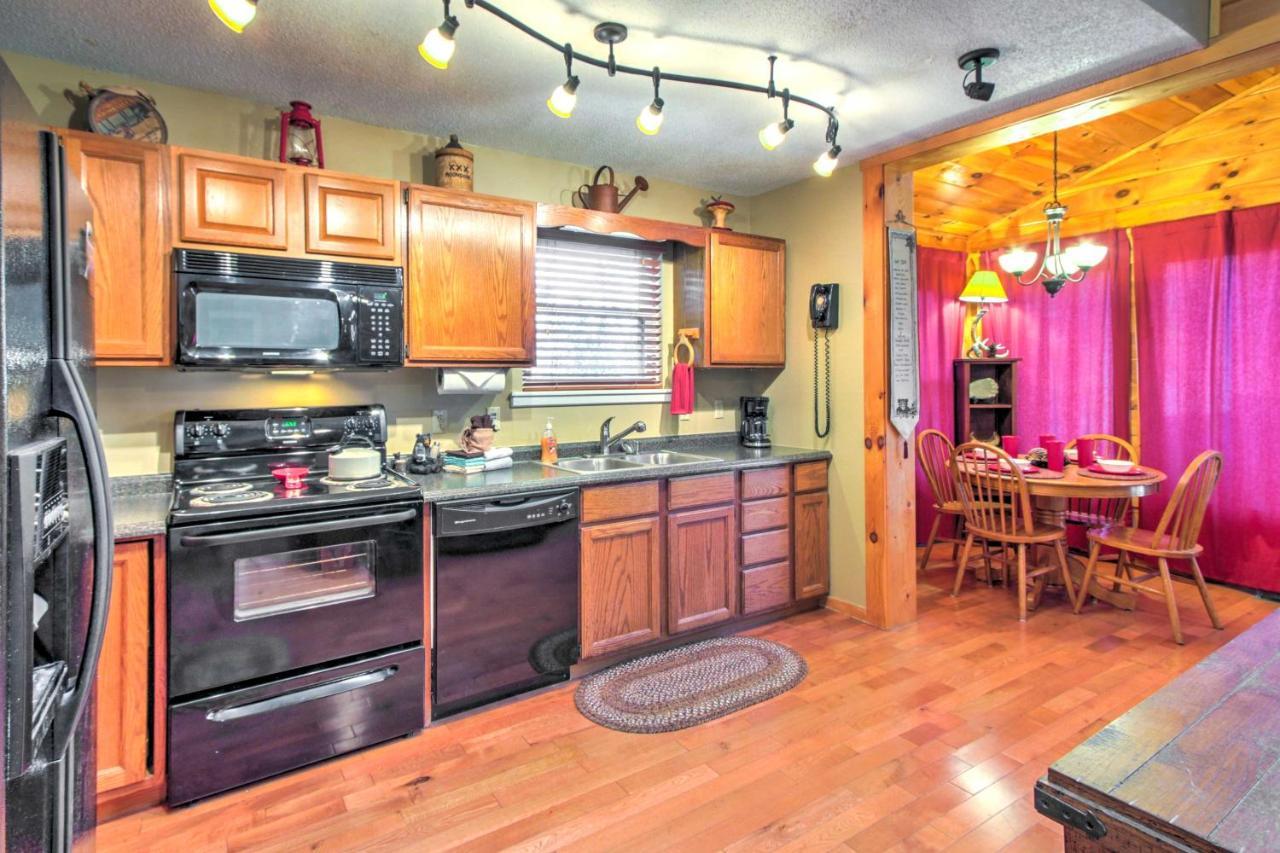 Tree Top Dream Cabin With Hot Tub In Gatlinburg! Villa Екстериор снимка